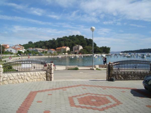 Apartmani Ruzarija Rab Town Zewnętrze zdjęcie